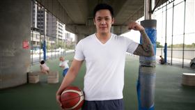 ▲「台灣LBJ」周儀翔返台加盟P.LEAGUE+高雄鋼鐵人，16日已完成居檢隔離，正式向球隊報到（圖／高雄鋼鐵人球團提供）