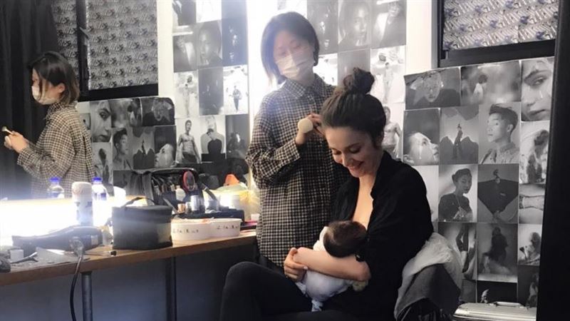 瑞莎3張唯美哺乳照　網讚：母愛滿點