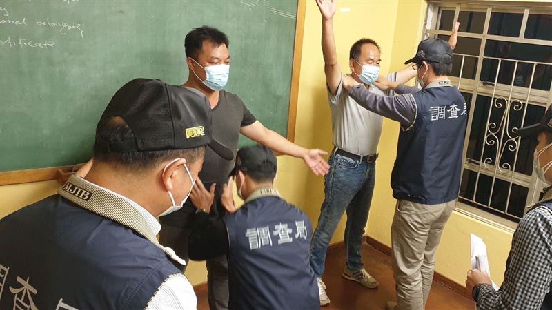 首例！調查局赴史瓦帝尼押解2嫌返台
