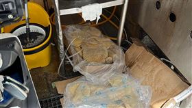 退冰,牛肉麵,牛肚,水溝,食安(翻攝自 我是南港人)