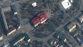 千人躲劇院遭空襲！超大俄文標示「有小孩」　俄軍不甩照炸