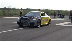 廖老大，輕航機跑道試車，打龜號曝光，車速像子彈，饒自強 (圖／翻攝畫面)