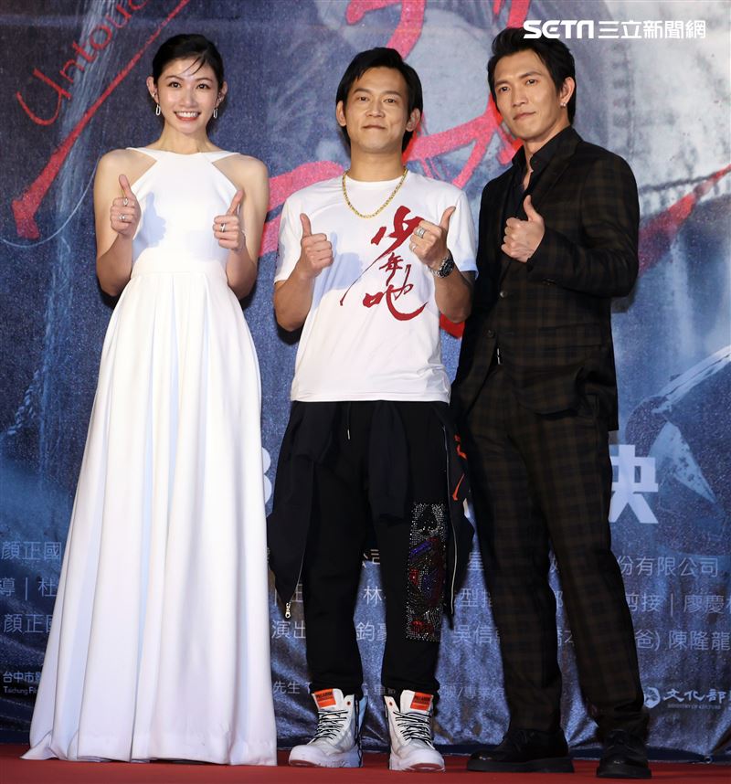 顏正國導演、黃尚禾、李千那、段鈞豪、張寗、張鐵齒、吳信翰、阮橋本( 剛鐵爸)、陳隆龍、張峰議、蕭子涵出席「少年吔」首映會。（記者邱榮吉/攝影）