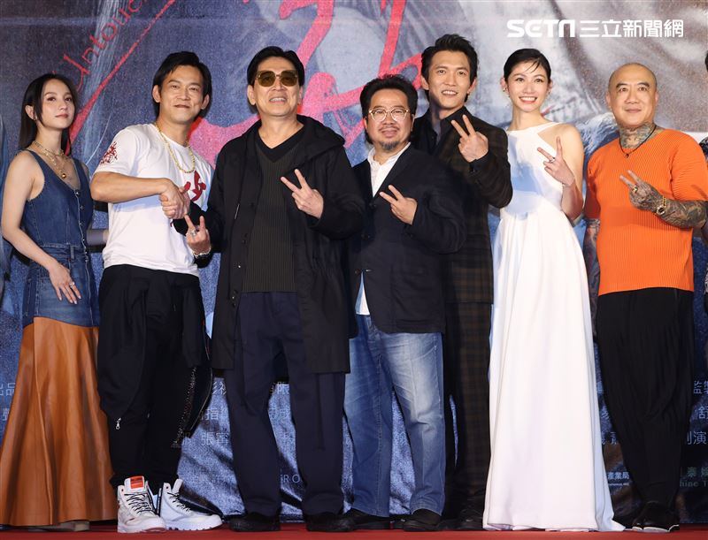 顏正國導演、黃尚禾、李千那、段鈞豪、張寗、張鐵齒、吳信翰、阮橋本( 剛鐵爸)、陳隆龍、張峰議、蕭子涵出席「少年吔」首映會。（記者邱榮吉/攝影）