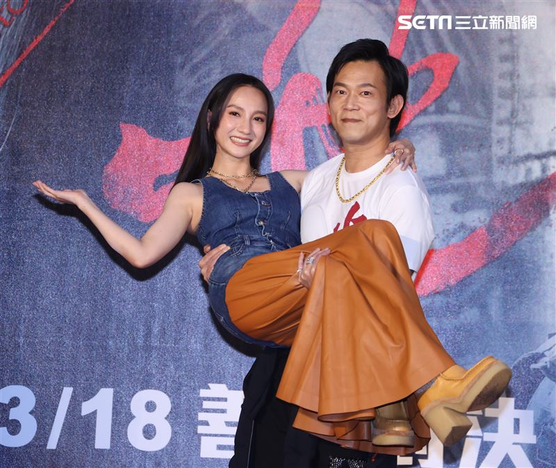 顏正國導演、黃尚禾、李千那、段鈞豪、張寗、張鐵齒、吳信翰、阮橋本( 剛鐵爸)、陳隆龍、張峰議、蕭子涵出席「少年吔」首映會。（記者邱榮吉/攝影）