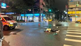 車禍,賓士車,台北市,馬偕醫院,棄車,逃逸,（圖／翻攝畫面）