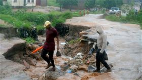 熱帶氣旋貢貝（Gombe）一週前襲擊非洲國家莫三比克。（圖／美聯社／達志影像）