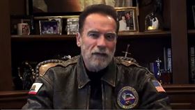 阿諾史瓦辛格分享接種疫苗的心得。（圖／翻攝自阿諾史瓦辛格推特）