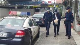 呂姓男子駕駛賓士在中山區松江路、錦州街口撞死林姓軍人 翻攝畫面