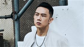 早期以嘻哈團體「麻吉MACHI」歌手大隸 本勢娛樂 提供