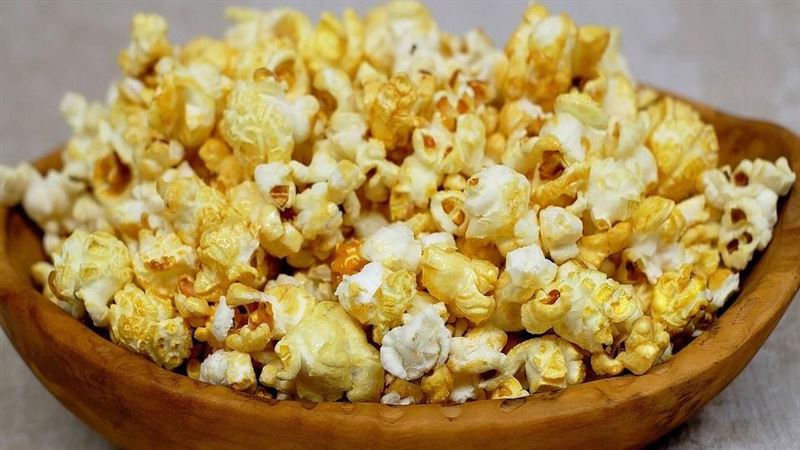 用鐵鍋爆爆米花　出爐變「兔子大便」