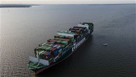 長榮海運公司（Evergreen Marine Corp）貨櫃船長程輪（Ever Forward）擱淺在美國巴爾的摩已近5天▲。（圖／美聯社／達志影像）