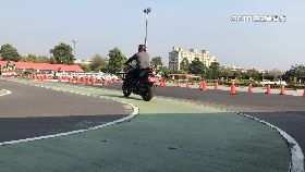 文 考重機很夯1800