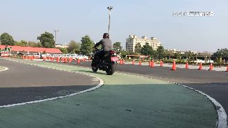 駕訓班迎重機考生潮　直線加速成魔王