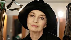 烏克蘭女演員歐克姍史維茲（Oksana Shvets）遭砲襲身亡。（圖／翻攝自Молодий театр臉書）