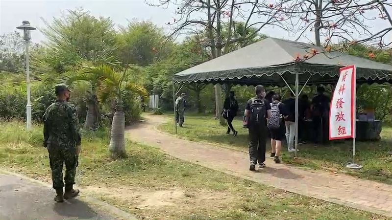 南部教召登場　雞排老闆：讓店裡休假