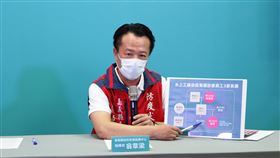 嘉縣職場群聚新增嬰兒、老婦染疫　無社區足跡嘉義縣長翁章梁3日召開記者會表示，水上鄉某鋁業工廠群聚染疫事件，確診個案再添2名，染疫員工案15764 的祖母（75歲）及不到1歲的妹妹PCR篩檢陽性，2人確診前3天都住在集中檢疫所，無社區足跡。（嘉義縣政府提供）中央社記者蔡智明傳真  110年8月3日