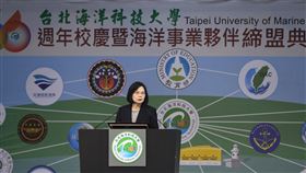 台北海大56週年校慶  總統肯定培育海事專業人才台北海洋科技大學19日舉辦56週年校慶暨海洋事業夥伴締盟典禮，總統蔡英文出席致詞，感謝台北海大培育海事與商業等專業人才，並稱讚台北海大不斷成長，除推動產學合作，也致力於充實教學與研究能量。中央社記者趙世勳攝  111年3月19日