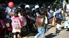 9/1開學日、學生、家長、口罩、小孩、男童、女童、學校、上課（圖／記者邱榮吉攝影