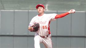 左側投劉昱言熱身賽表現佳  留味全龍機會大中華職棒味全龍隊投手劉昱言110年季後被樂天桃猿隊釋出，到龍隊測試，他5日在自辦熱身賽中繼登板，好表現被看見，續留龍隊機會大。中央社記者謝靜雯攝  111年3月5日