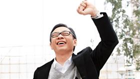 知名主持人邵國華罹癌「舌頭被切剩五分之二」離世。（圖／翻攝自微博）