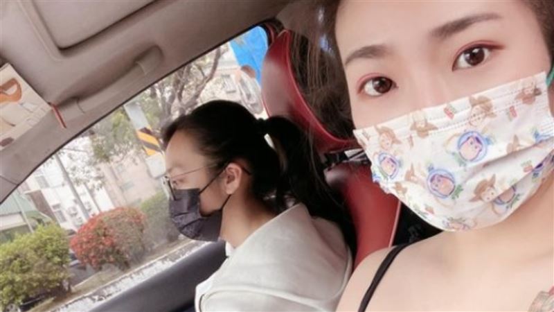 女兒考到駕照！辣媽自拍1亮點網暴動