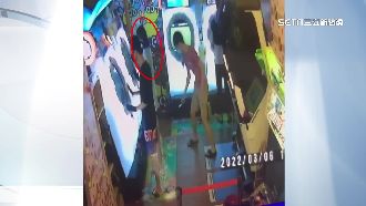 獨／女模玩遊戲機　竟遭男偷拍裙底！