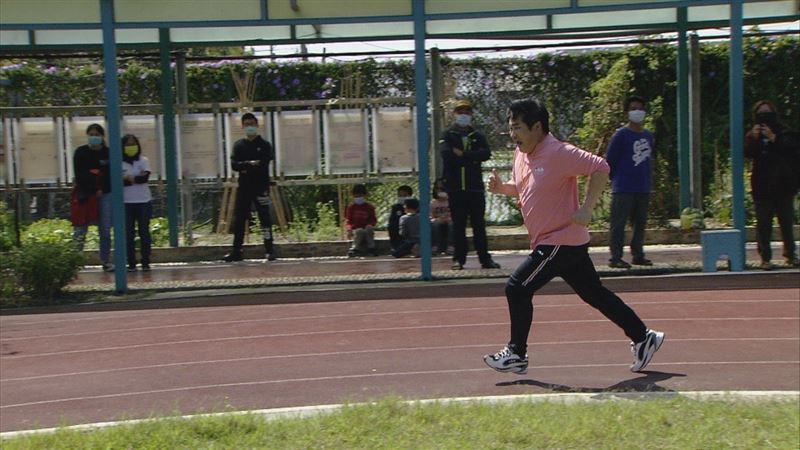 胡瓜遭後輩衝康　比完賽直接倒下