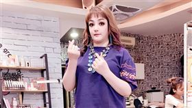 凌威威揭露疫情接客現況。（圖／翻攝臉書）