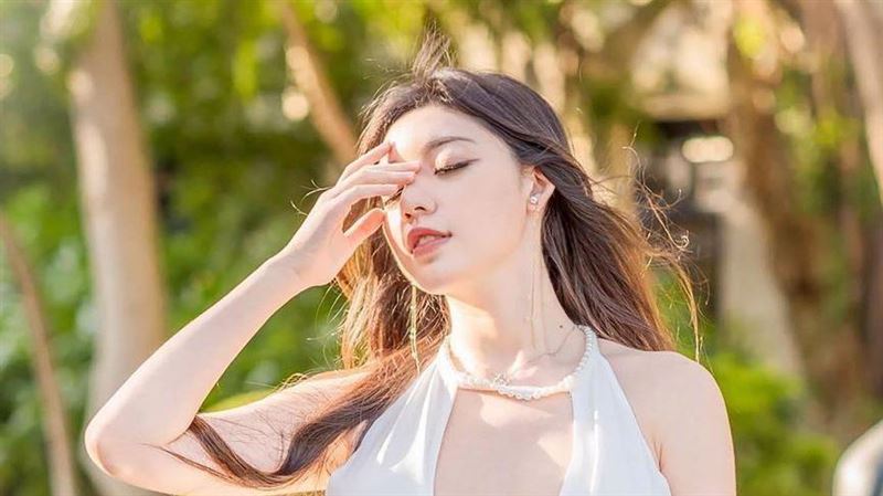 北藝大校花激裸泡湯　毛巾急擋仍溢出