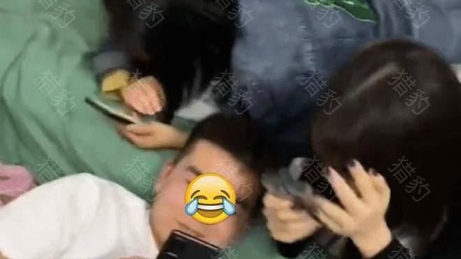 1男5女公司隔離「穿睡衣睡在一起」