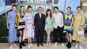 臺北時裝週與禮客Outlet 打造「永續時尚設計師專區」，開幕活動，時尚CEO禮客董事長溫筱鴻(右4)邀請國內外時尚產業人士等眾賓雲集共襄盛舉，並舉辦春夏時裝秀，由伊林名模透過「時尚」品牌「高CP值」混搭，穿出充滿風格的Spring  Stylish 。