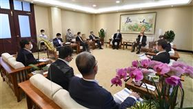 行政院今（21）日召開擴大防疫會議。（圖／行政院提供)