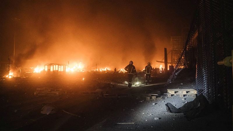 俄軍深夜炸基輔住宅區　爆炸畫面曝光