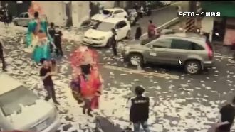 廟狂撒冥紙幣　環保局：掃完仍開罰