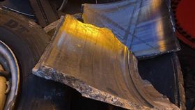 煞車鼓,轎車,爆胎,國道（圖／翻攝畫面）