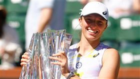 ▲波蘭網球新星斯威雅蒂（Iga Swiatek）直落2擊敗莎卡瑞（Maria Sakkari）封后。（圖／翻攝自印地安泉網賽bnpparibasopen IG）