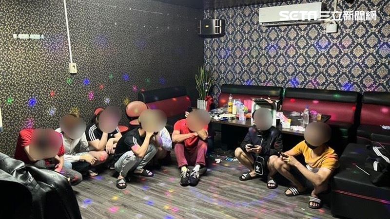 29男女包廂內狂嗨　驚見含笑半步顛
