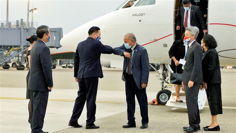 馬紹爾總統包機抵　蔡英文明軍禮迎接