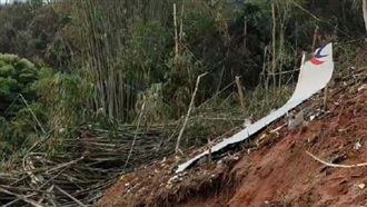 東航波音墜毀處確認！滿地機身殘骸