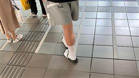 原PO看不懂拖鞋加襪子的潮流。（圖／翻攝自《爆廢公社》）