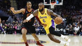 ▲「詹皇」詹姆斯（LeBron James）已37歲但彈跳力依舊相當驚人。（圖／美聯社／達志影像）