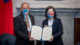 蔡英文與馬紹爾群島共和國總統柯布亞雙邊會晤（總統府提供）