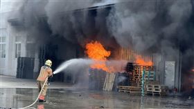 台南,火警,聯倉交通,倉庫,堆高機