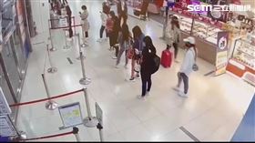 谷女前往市府轉運站搭車時，遇到借錢姐詐騙車資。（圖／翻攝畫面）