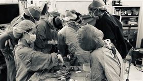 ▲林口長庚肺臟移植團隊，協力治療阿南。（圖／陳維勳醫師提供）