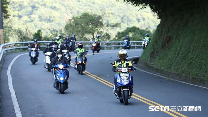 修飛機的手到騎機車　8旬爺成功環島