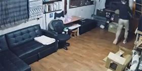 花蓮強震畫面曝光！人站不住浴室全垮（圖／翻攝自玉里-浮浪工作室）