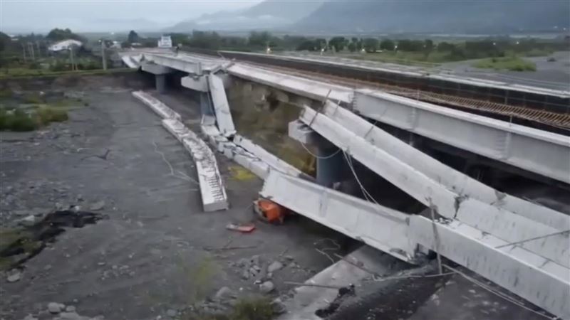 花蓮玉興橋面斷裂！震撼空拍畫面曝