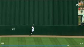 ▲巴克斯頓（Byron Buxton）中外野秀美技。（圖／翻攝自MLB官網）